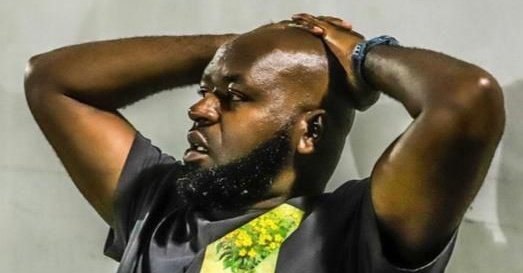 osbertsandro2's tweet image. Random number calling..
&quot;Good afternoon, am Leticia, I know you don&apos;t know me &amp;amp; I don&apos;t know you either but I gave your number to my boyfriend so when he calls you, just tell him that I(Letty) don&apos;t love you just gwe anesibaako. Thanks.&quot;
Random caller hangs up the call
Like wtf😒