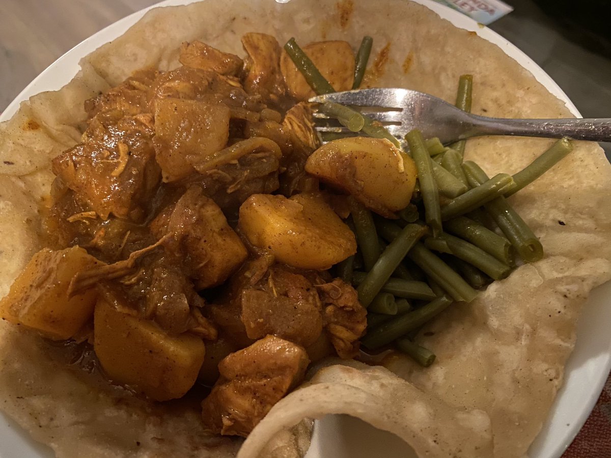 Matthijs85's tweet image. De roots van roti 🤤 parool.nl/ps/de-roots-va… 🇸🇷 #Suriname #India #roti #foodie