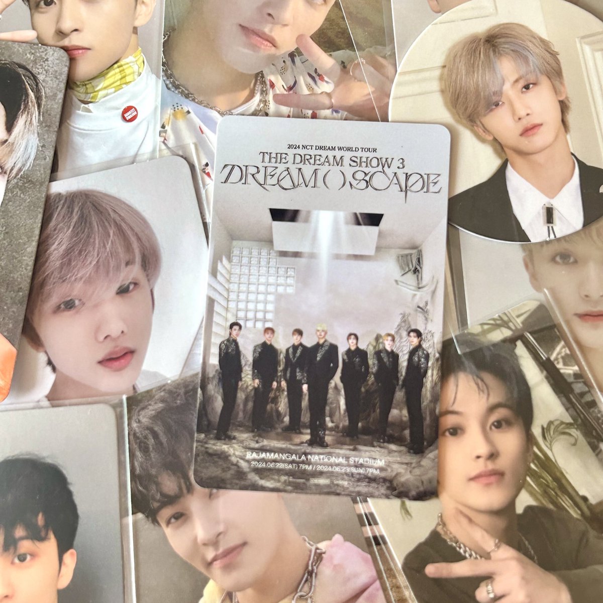 chocomarkk's tweet photo. 너무 fin ah 😻🎀🖍️⭐️🧤💋 https://t.co/TMgLuRubuf