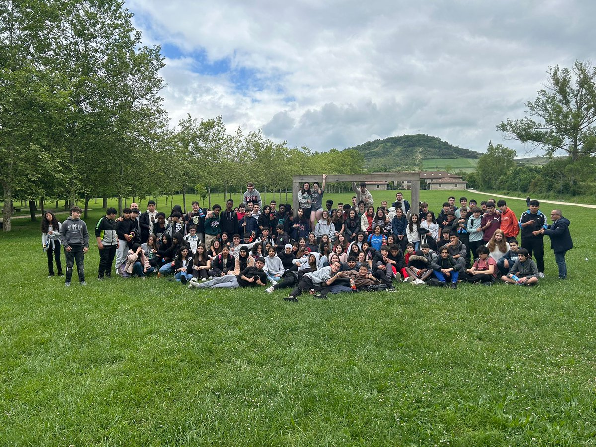 Urtero bezala, Olarizun ikasurtea bukatu dugu. Berriro primeran egon ginen 👏👏👏 Se acerca ya el campamento de Ordesa y , como final de curso de Tiempo Libre Egibide, hemos vuelto a Olarizu, a divertirnos y conocer gente de otros campus.