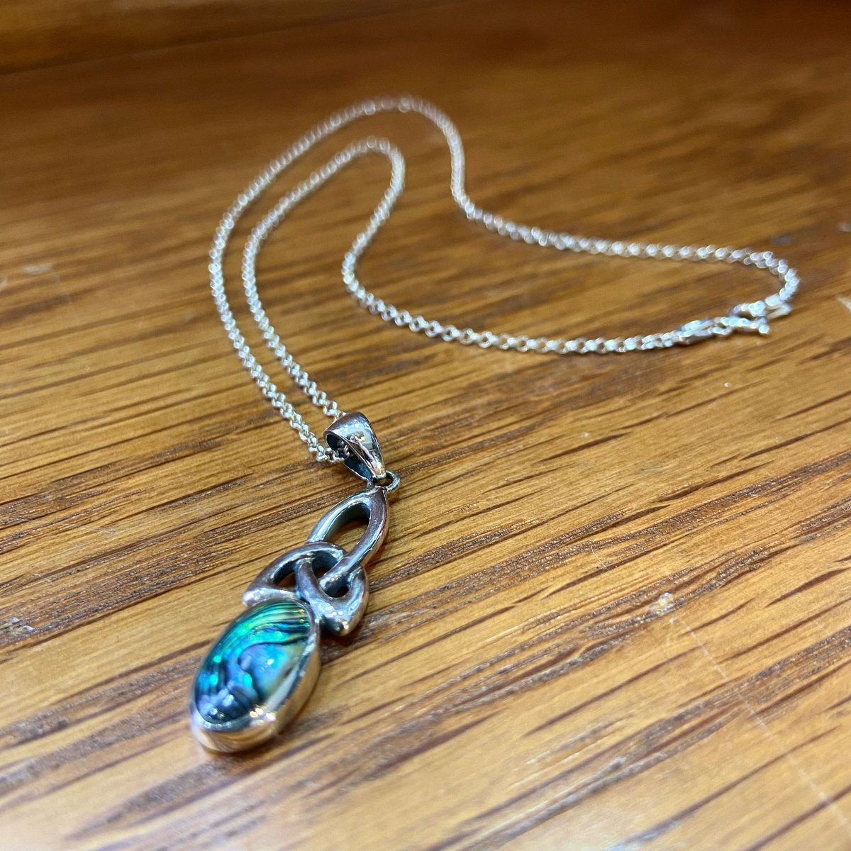 Nova_Silver's tweet photo. Our abalone jewellery was very popular over this weekend, including this gorgeous Abalone Celtic style pendant! β¨
Pop into store or check us out online to find more of our abalone jewellery! π
#abalone #abalonependant #shell #shellpendant #paulashell #shellnecklace #norwich https://t.co/LsGJqAbfFu