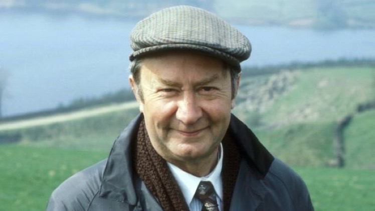 2 June 2017. British actor Peter Sallis died (aged 96). He was the voice of Wallace in Wallace & Gromit, and also played Clegg in the popular BBC TV sitcom, Last of the Summer Wine.