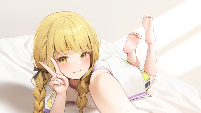 「blonde hair feet」 illustration images(Latest)