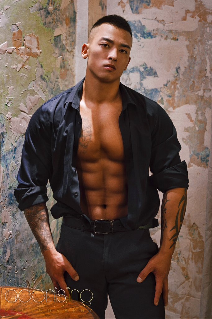2122073343Aston's tweet photo. 今晚北京。 https://t.co/SLWzuAUZBT