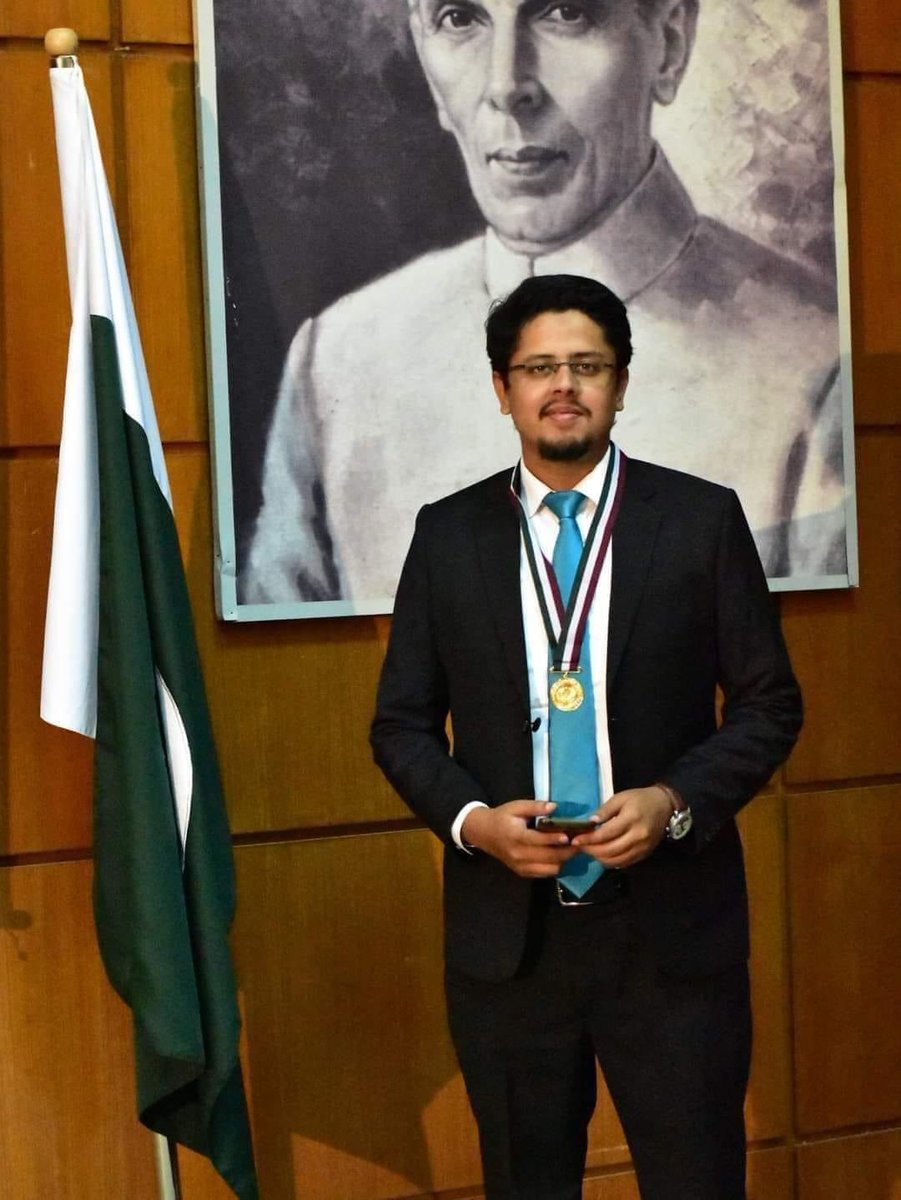sajidusmani787's tweet photo. اناللہ وانا الیہ راجعون

اسلامی جمعیت طالبات کی سابق ناظمہ جامعہ کراچی کے جواں سال بیٹے  ۔۔

اتقاء معین جو ۔۔
ہمدرد یونیورسٹی سے میکینکل انجینئرنگ کے گولڈ میڈلسٹ اور IBA  سے ایم بی اے کر رہے ھے۔۔

آج  4 بجے گلشن بلاک 7 سے بائک ، پیسے ،موبائل چھین کر گولی مار کر شہید کردیا۔ 

مقتول اتقاء جامعہ ہمدرد کے لیکچرر عباد معین کے چھوٹے بھائی اور رجسٹرار جامعہ ہمدرد کلیم غیاث کے قریبی رشتہ دار تھے۔۔

نوجوان کی دو سال قبل ہی شادی ہوئی تھی۔۔
کاپی