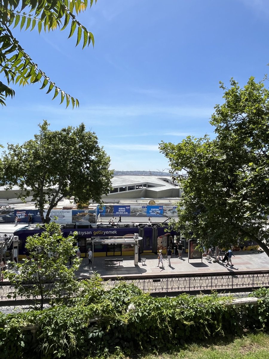 ⁦<a href="/ekrem_imamoglu/">Ekrem İmamoğlu</a>⁩⁦<a href="/ibb_kultur/">İBB Kültür</a>⁩  Dünyanın bu en saçma ve denizle insanı uzaklaştıran binasını yapmaya nasıl gönlünüz razı oldu?