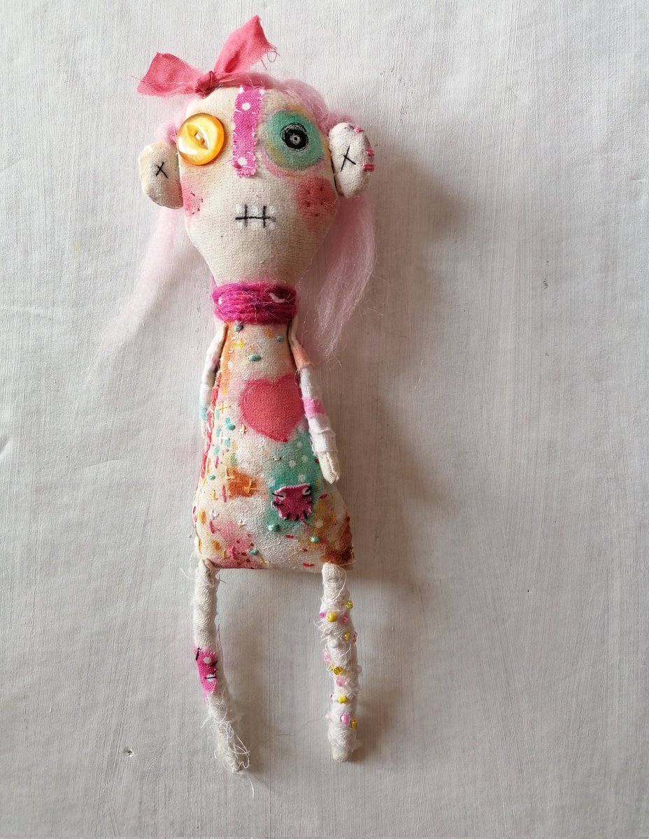 Good morning #UKGiftHour and happy Sunday morning! This wee sweetie is a mixed media artwork, textiles and paint, and is such a colourful little crazy one 🙃 Available on Big Cartel littlebirdofparadise.bigcartel.com/product/yellow… #sundayvibes #mhhsbd #shopindie