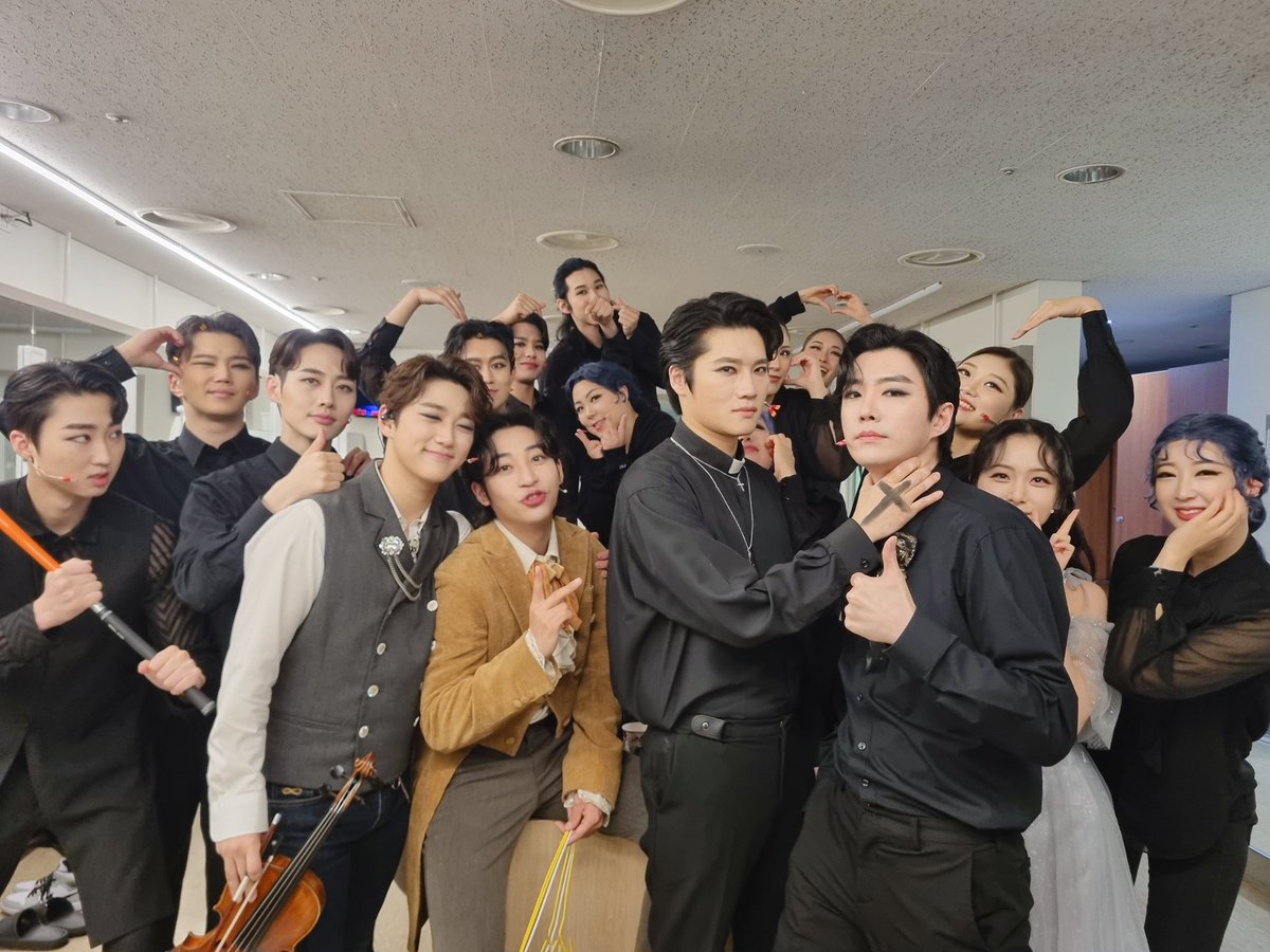HJCULTURE's tweet photo. [#뮤지컬 #파가니니]
𝐌𝐔𝐒𝐈𝐂𝐀𝐋 𝐏𝐀𝐆𝐀𝐍𝐈𝐍𝐈
❝신의 축복인가, 악마의 저주인가?❞

#홍주찬 #백인태 #김준영 #박좌헌 배우의 마지막 공연이 있었습니다😭

많은 사랑과 응원 보내주신 관객 여러분, 감사합니다.

한 회 남은 마지막 공연까지 많은 관심 부탁드립니다🤍 https://t.co/n6u3M0XbB2