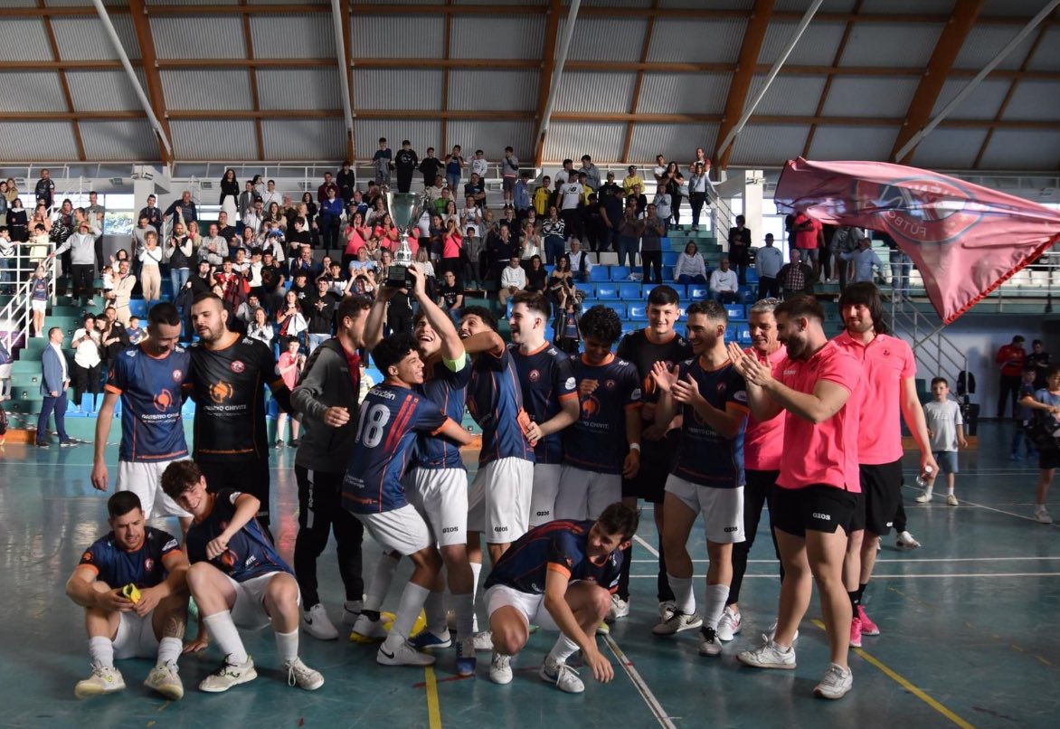 Cintruenigofs's tweet photo. 🏟️🥇 #CAMPEONESdeCOPA 
🔥🔝 Enhorabuena al #EQUIPO (en lo humano y en lo deportivo), y al #cuerpotecnico
🔝👏 #GRACIAS a la #aficion que nunca falla, #colaboradores y #patrocinadores, y agradecimiento a @fedfutnavarra y @aytocintruenigo por su apoyo por el fútbol sala
💪💪💪💪💪 https://t.co/3gYoQN7JrC
