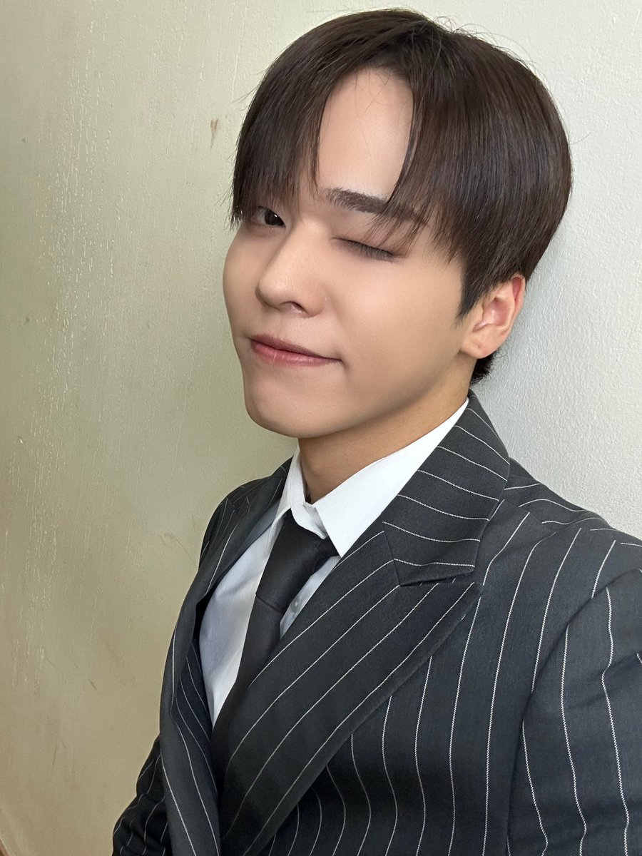 ONF_members's tweet photo. [#유 #U] 결혼하자 https://t.co/lCfNYL6YoY