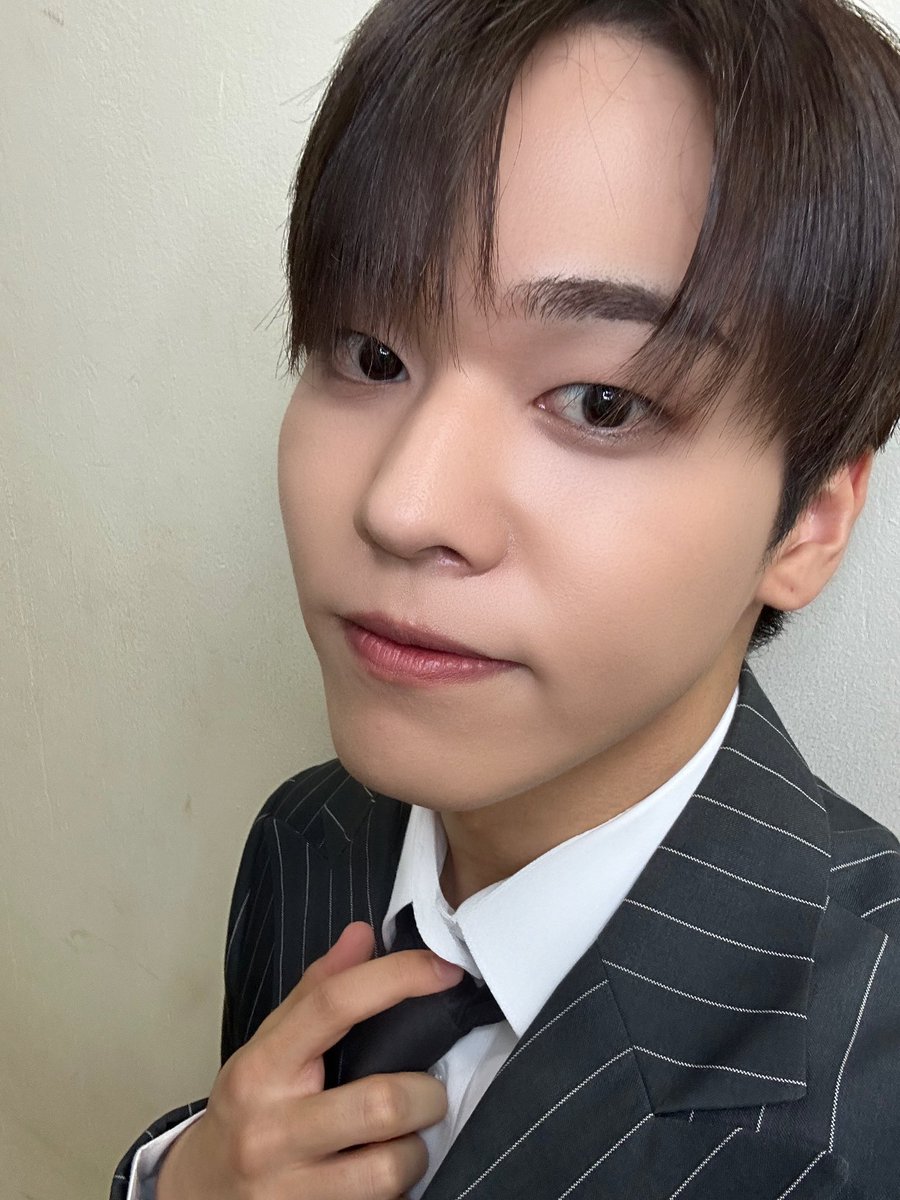 ONF_members's tweet photo. [#유 #U] 결혼하자 https://t.co/lCfNYL6YoY