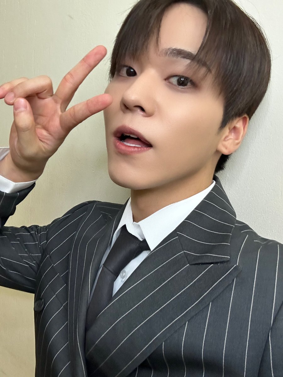 ONF_members's tweet photo. [#유 #U] 결혼하자 https://t.co/lCfNYL6YoY
