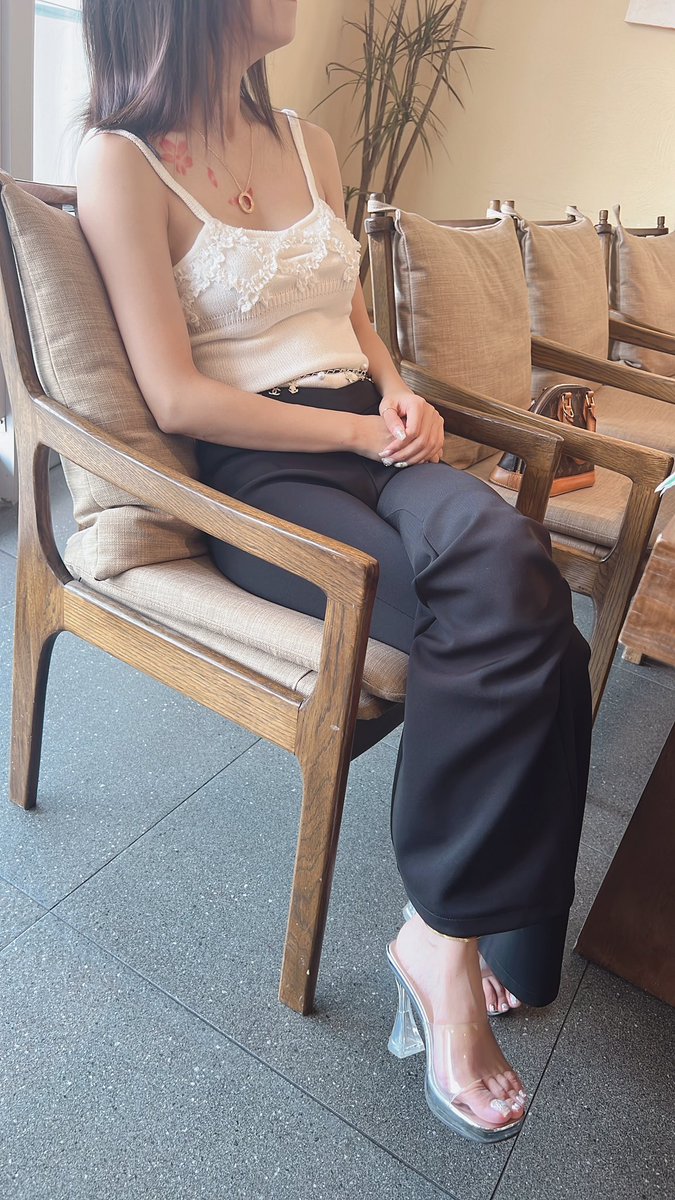 福利姬寶儿姐分享的黄推图片2 - 网红私拍内容