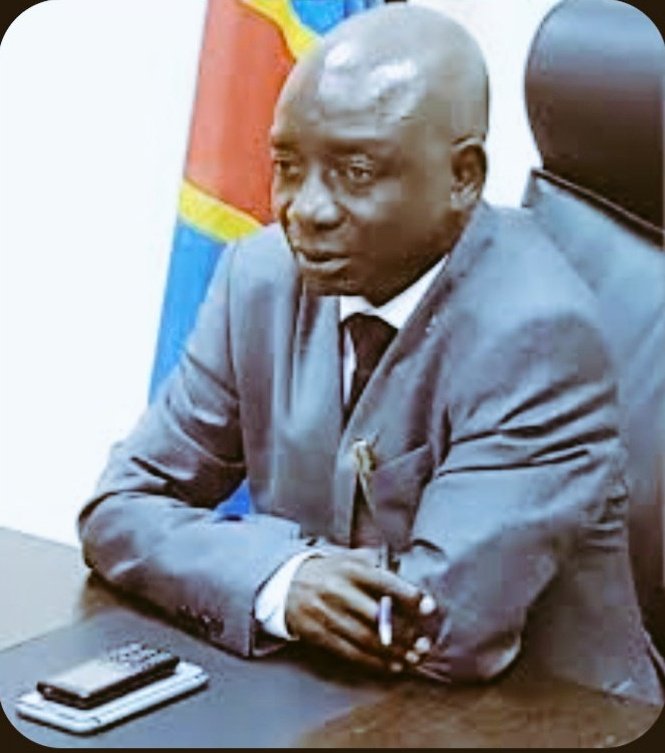 7Ledia7's tweet photo. [#RDC : Bon dimanche à Justin #Bitakwira,le petit fils de sa grand mère, pour rappel il n'a aucun poste, malgré son soutien à la fameuse proposition de loi #tshiani] https://t.co/j1LJpBEcF1