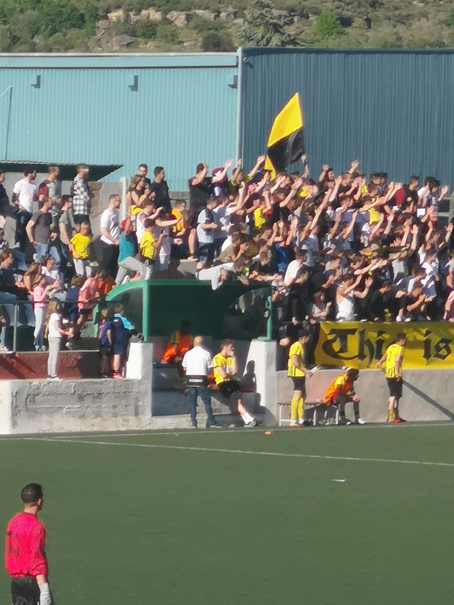 JordiTorres4's tweet photo. Dia de derbi! 💛🖤
Torna una nova tarda per gaudir-la i competir fins el final. Torna el derbi més emblamàtic de la Catalunya central. Som-hi @cenavasoficial i sempre amb nos, @hintxada 👏🏻💛🖤 
Petit record del meu últim derbi, quina tarda ens va quedar família. https://t.co/c8xPzOl5Wa