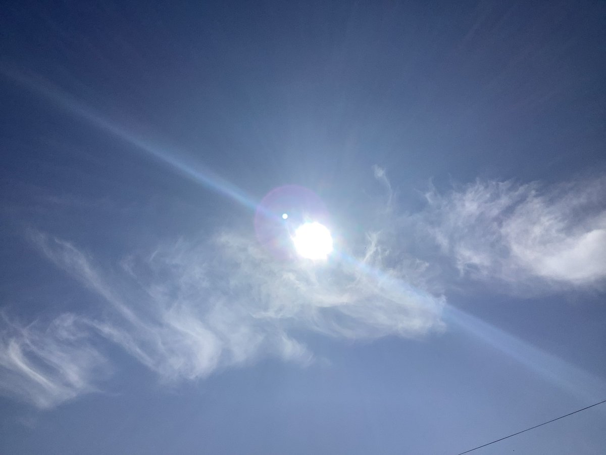 JayneJ07's tweet photo. Beautiful morning again blueish skies & sunshine but the sky rats โ๏ธโ ๏ธ are out doing their best to steal it away & spread their poison โ ๏ธ ๐คจโฆitโs criminal ๐บ
#chemtrails #Geoengineering #SAI #lookup https://t.co/IBAFJlPkVH