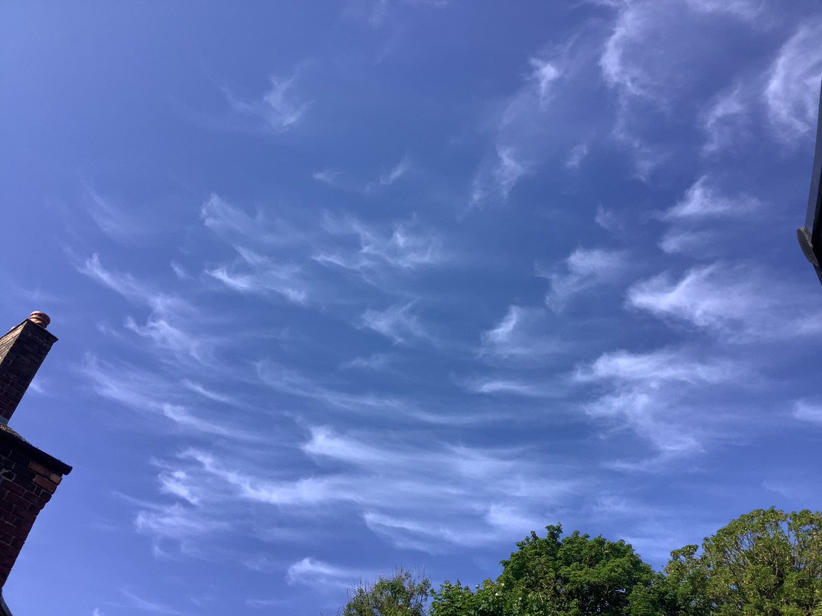 JayneJ07's tweet photo. Beautiful morning again blueish skies & sunshine but the sky rats โ๏ธโ ๏ธ are out doing their best to steal it away & spread their poison โ ๏ธ ๐คจโฆitโs criminal ๐บ
#chemtrails #Geoengineering #SAI #lookup https://t.co/IBAFJlPkVH