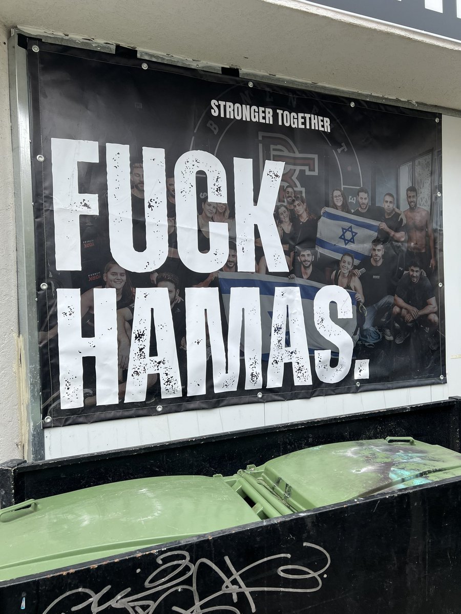 olivia220's tweet photo. Message de la part d'Oliviouche à la @FranceInsoumise et à @EmmanuelMacron et son @gouvernementFR qui #collaborent avec les #terroristesislamistes du #Hamas du #Hezbollah de l'#Iran et du #Qatar :
#FUCKHAMAS https://t.co/TCputavfID
