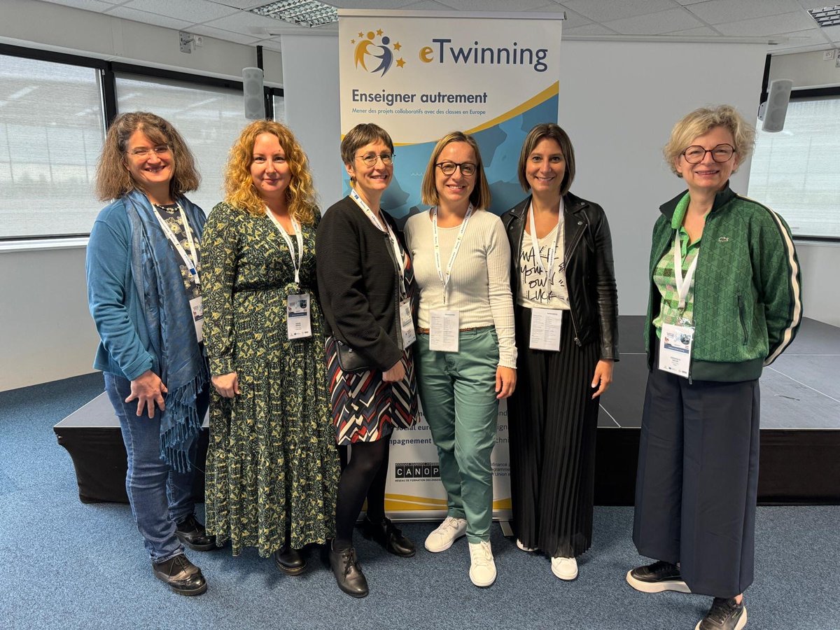 Les ambassadrices et la Corac de l'<a href="/acnancymetz/">Académie de Nancy-Metz</a> sont présentes à la conférence nationale pour un week-end studieux <a href="/eTwinningFrance/">eTwinning France</a> #eTwinFR <a href="/reseau_canope/">Réseau Canopé</a> <a href="/AdelineSaverna/">Adeline Saverna</a> <a href="/LoLanglois/">Laurence Langlois</a> <a href="/Forveil21/">Magali Forveil</a> @Canope_57 @Canope_54 @Canope_55 @Canope_88