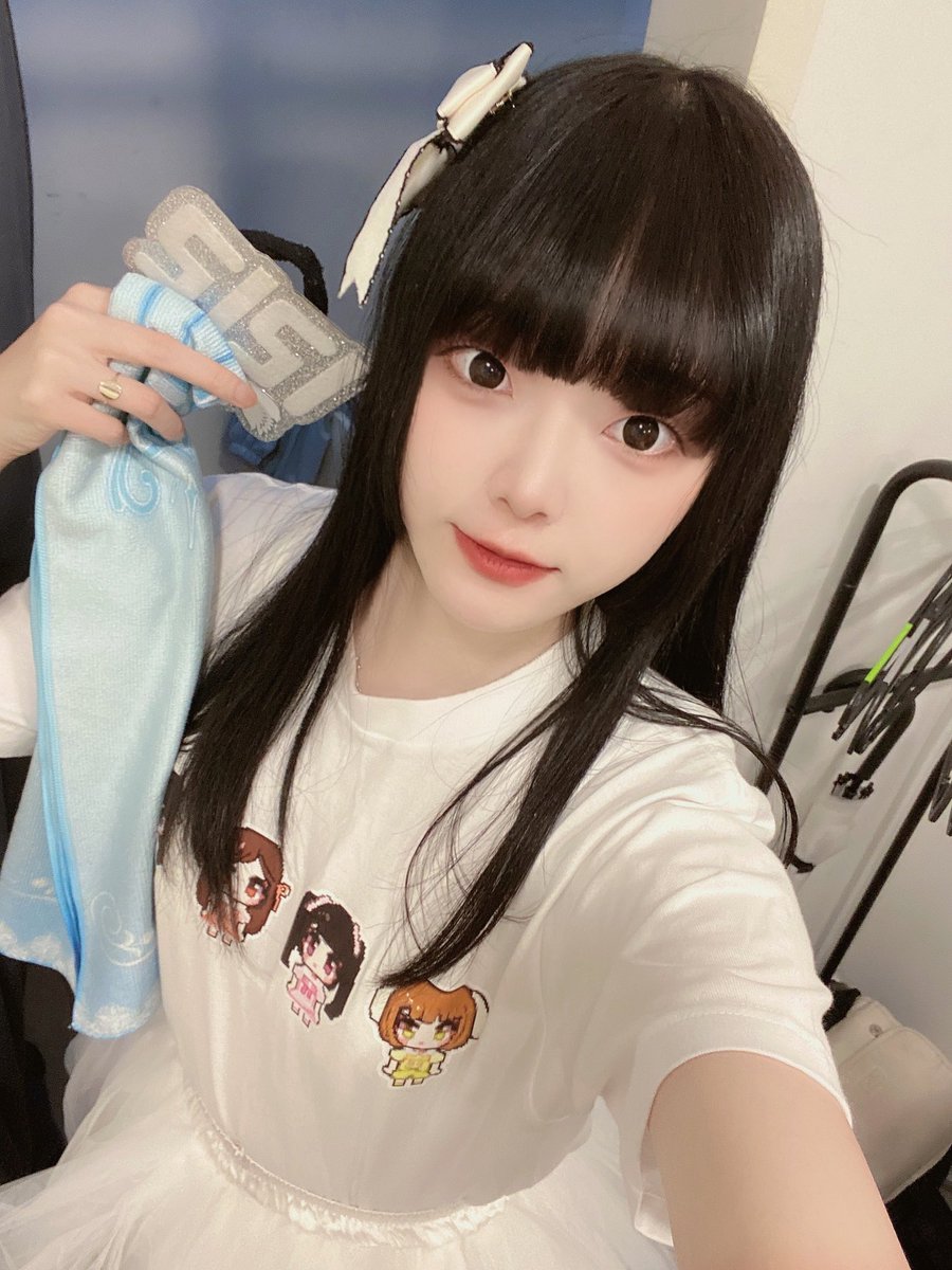 VV2VEV's tweet photo. 어젯밤 연습 이후로 허리가 완전히 고장나 버려서... 오늘 라이브가 없어서 정말 다행이라구 생각해🫠 https://t.co/josPrP5ZCR