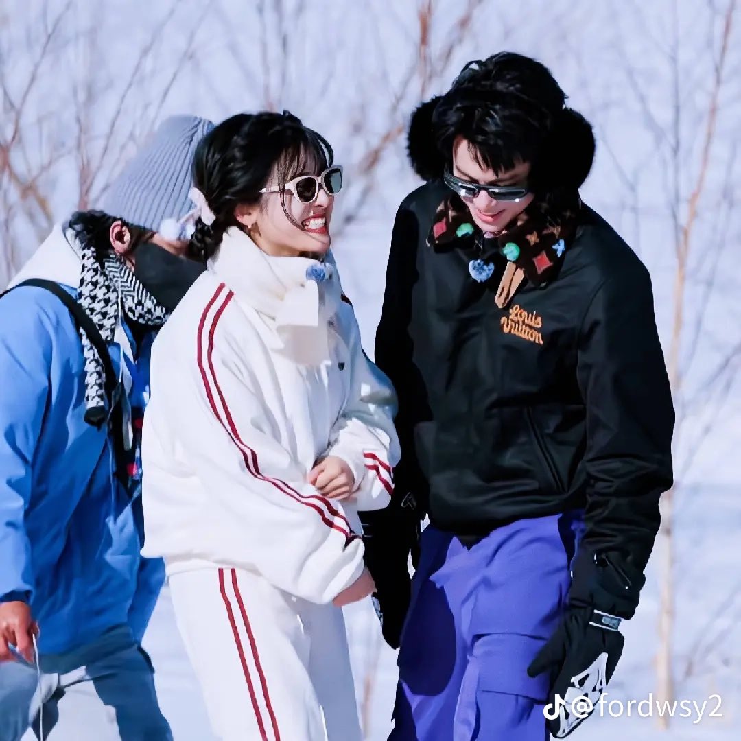 nj_p22's tweet photo. Not bl related but these 2 i miss sm. their chemistry since 2017 to now everytime they’re tgt it’s always ahh nakakakilig 😭 if i don’t hv any bl to watch i rewatch meteor garden over &amp; over &amp; variety shows. Glad that they’re back in #wonderlands4 

#dylanwang 
#shenyue 
#dyshen https://t.co/Rh9fnuUDvr