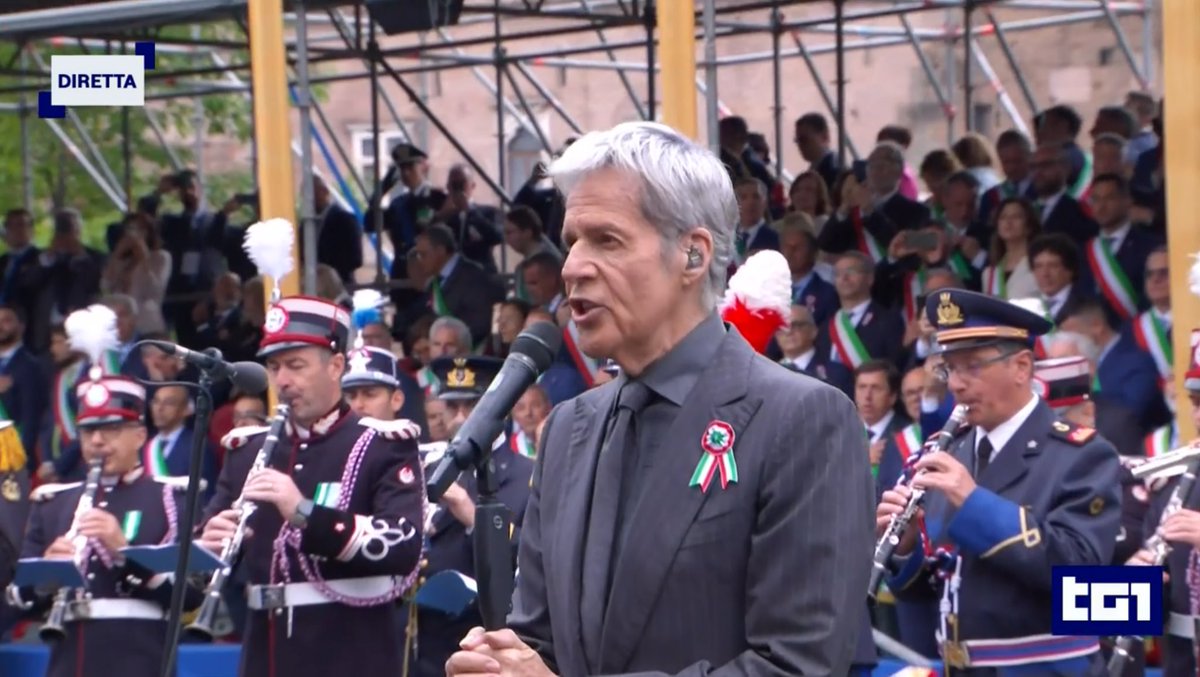 gomorovlogger's tweet image. Quando lo ordini su Wish
Quando ti arriva a casa.  #FestadellaRepubblica #baglioni