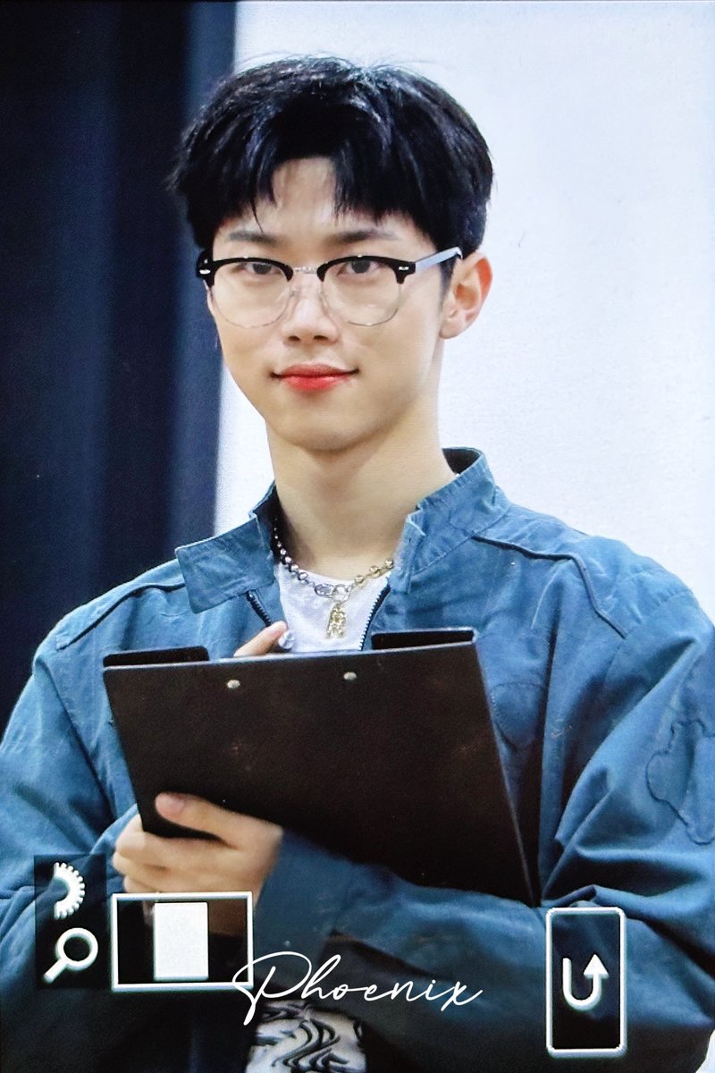 최선생님…

#현우
#최현우 #HYUNWOO
  #싸이커스 #xikers