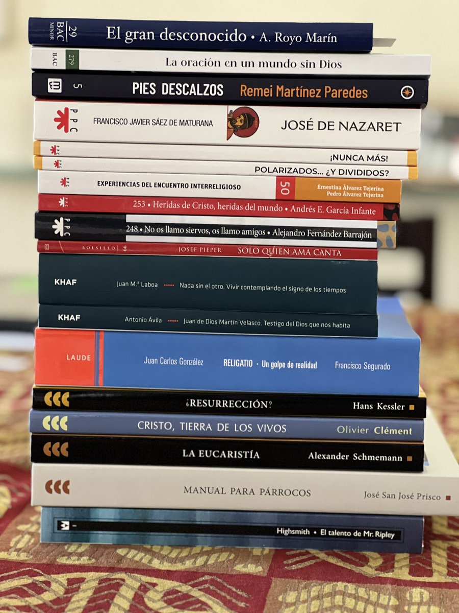 ¡Y solo es el primer finde de feria! Adquisiciones pero también regalos de buenos amigos editores. <a href="/Ediciones_khaf/">EdicionesKhaf</a> <a href="/edicionesigueme/">Ediciones Sígueme</a> <a href="/PPCEspana/">PPC Editorial España</a> @BAC <a href="/Mensajero_GCL/">Ediciones Mensajero</a>