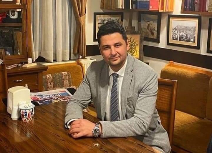 İşte geldim dostum yüzün gülsün 🌹
Emre Yüksel