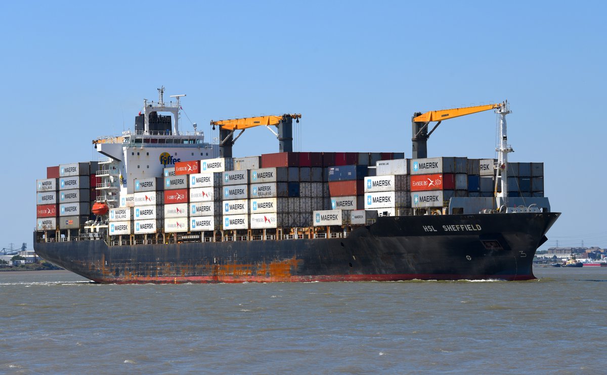 FraserG32883664's tweet photo. Container ship HSL Sheffield built in 2003.  #ContainerShip #ContainerShips #CargoShip #Gravesend #Maritime #Shipping #ShipsInPics #Shipspotting #Ship #ships_best_photos #Ships #Ship #WorkingRiver #Ships #Schiffe #bootjeskijken #Schip #Containerschiff #RiverThames #Thames https://t.co/VIH1LaMURC