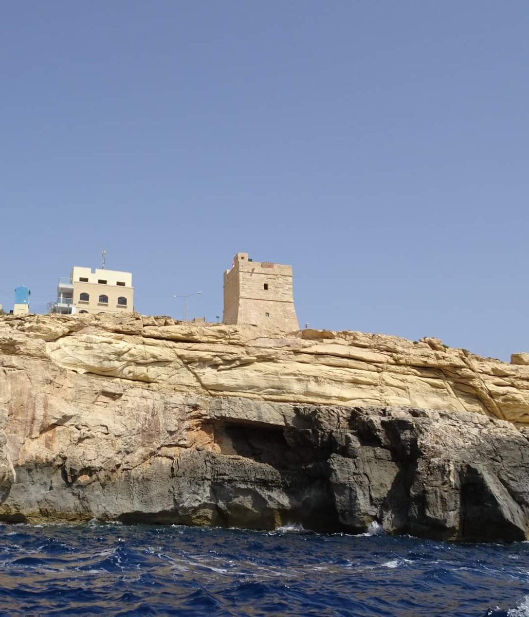 skymanuelima's tweet photo. Wied Iz-Zurrieq é um bairro numa pequena enseada com muitos restaurantes, uma torre de vigia histórica e é, também, o local de onde partem os barcos p passeios até a maravilhosa #GrutaAzul. A área também goza de vistas fantásticas sobre o ilhéu de Filfla. #Wied_Iz_Zurrieq #Malta https://t.co/x7aQA41N7f