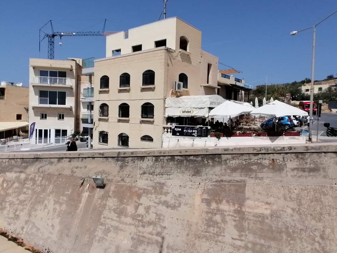 skymanuelima's tweet photo. Wied Iz-Zurrieq é um bairro numa pequena enseada com muitos restaurantes, uma torre de vigia histórica e é, também, o local de onde partem os barcos p passeios até a maravilhosa #GrutaAzul. A área também goza de vistas fantásticas sobre o ilhéu de Filfla. #Wied_Iz_Zurrieq #Malta https://t.co/x7aQA41N7f