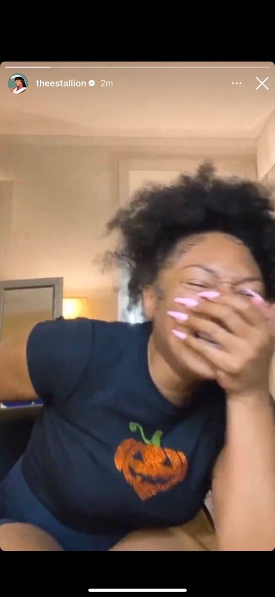 navywithbardi's tweet photo. BIA tryna be funny mentioning Cardi’s kids like the clothes on Wave &amp; Kulture’s backs doesn’t cost more than BIA’s entire networth is hilarious https://t.co/gOHjVCv1MN