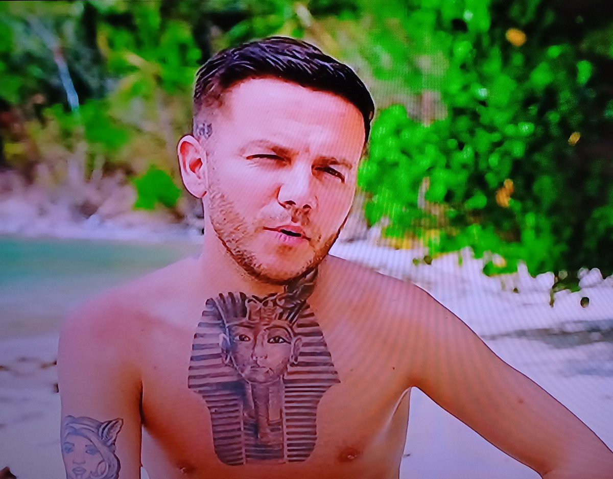 sweet_loulou82's tweet photo. Het enige dat ik me steeds afvraag is: WAAROM😬??!
Het leidt ook mega af, hoor niet eens wat hij zegt haha
#gestrandophoneymoonisland
#toetanchamon of #tattoochamon https://t.co/Y3FhKtSj4l