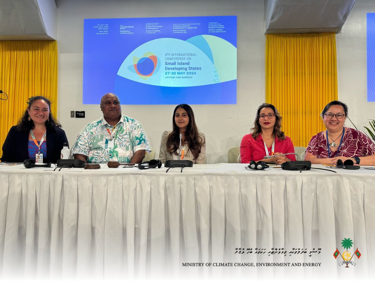 Assistant Director, Fathmath Nashwa at AOSIS #SIDS4 #PlasticPollution side event: ‘Small Islands, Plastic Oceans!’ as a panellist, talking on remediation of existing plastic pollution in the marine environment. 

#MaldivesAtSIDS4