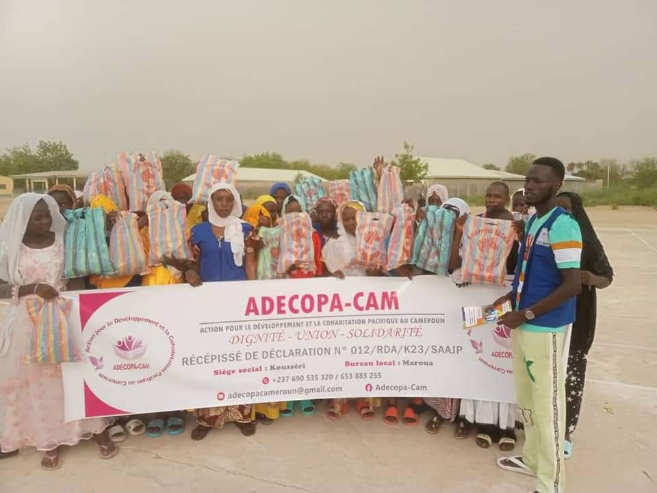 FadimatouMB's tweet photo. Ce 1er juin 2024, la Coordination de @Adecopa_Cam08 à #Blangoua a organisé une causerie éducative sur la bonne gestion de l'hygiène menstruelle au Complexe Sportif Municipal de #Blangoua.

Avec le soutien matériel du @RefugeesCmr, 20 filles ont bénéficié des kits de dignités. https://t.co/ccwnWXP35X