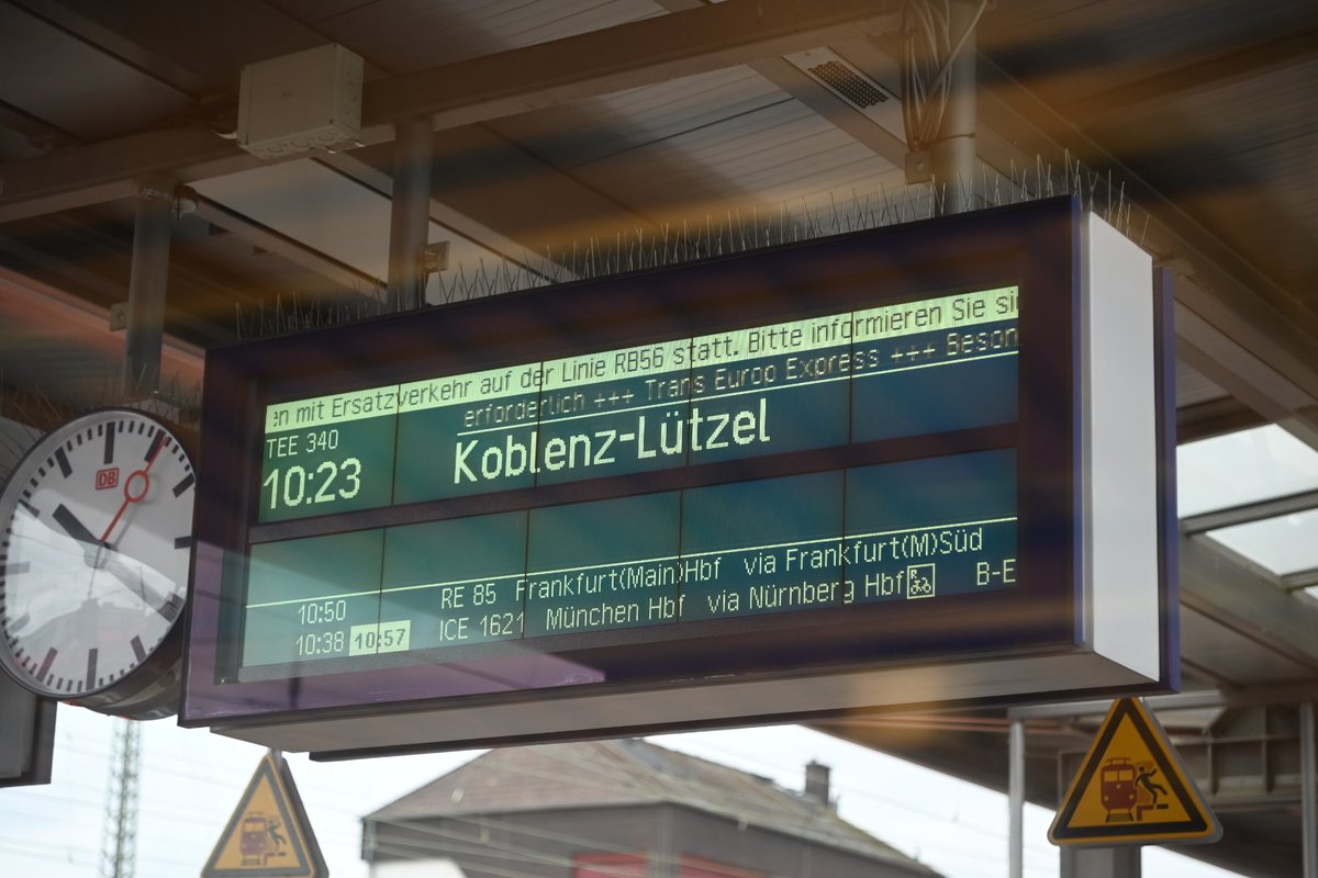 st_hennermann's tweet photo. #TEE #BR103 #DBSommerfest
Natürlich auch klassisch mit Bordrestaurant (in dem es heute allerdings nur Getränke gibt 😄)
Die Reise nach Koblenz geht übrigens klassisch durchs Mittelrheintal. https://t.co/Cjpa5dvDZh
