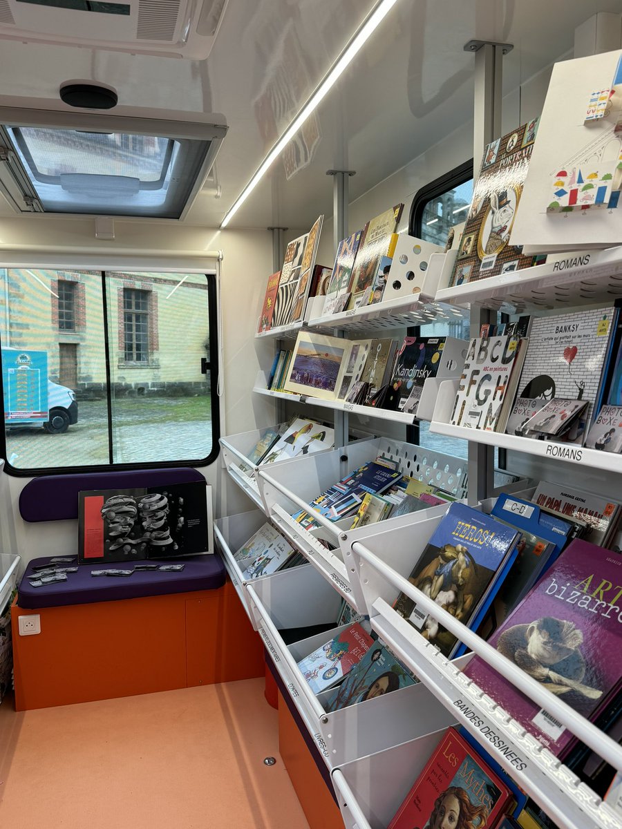 [EN DIRECT #FHA24] Venez découvrir une sélection d’ouvrages d’histoire de l’art proposée par l’<a href="/INHA_Fr/">INHA</a> et les médiathèques de Maisons-Alfort au sein du bibliobus de la ville, installé pour le festival dans la cour du quartier Henri IV.

<a href="/fsimode/">Simode Fabien</a>