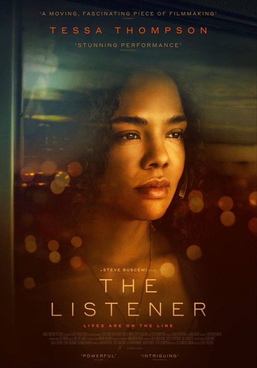 AlfonsGorina's tweet image. Cinema al limbo. Sentia curiositat per #TheListener, al estar dirigida per Steve Buscemi. Tinc bons records del seu llunyà debut darrere la càmera amb "Trees Lounge" (1998). Però aquí...peli post pandèmica de manual (autoajuda, una actriu, un escenari...) sense cap personalitat.