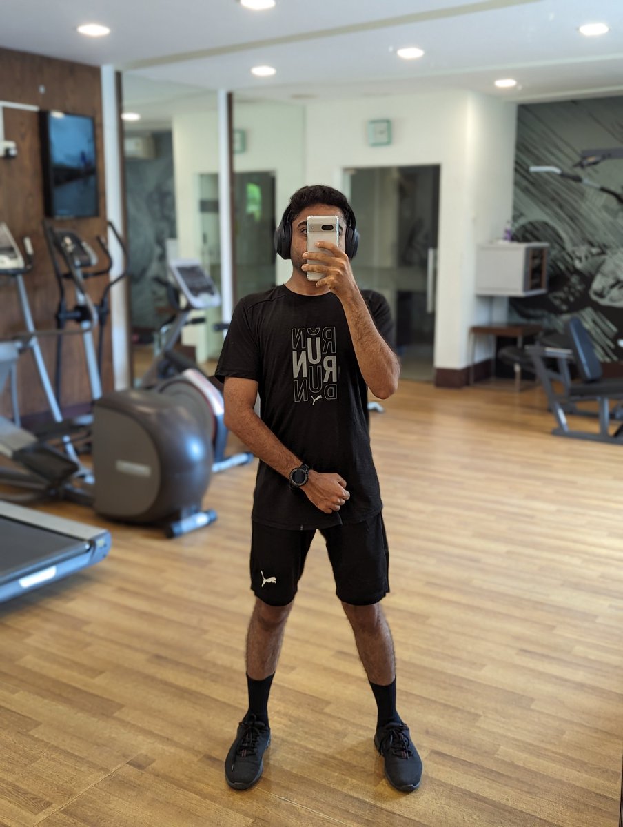 leonard11999's tweet photo. day 32 of #100daysofworkout
no workout today, just a light run
went to the gym, just to take a picture π https://t.co/qkGIzTIhwX