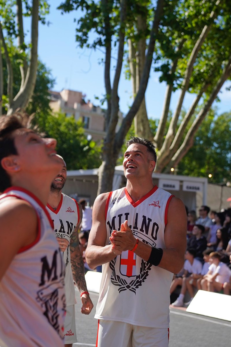 Una giornata incredibile in quel di Roma per portare a Milano la coppa del Celebrity game 2024 con il capitano <a href="/Queenie_Boy/">Tommaso Marino</a> 🏆🙌🏽

Pronti per nuove sfide! 

#TeamMilano