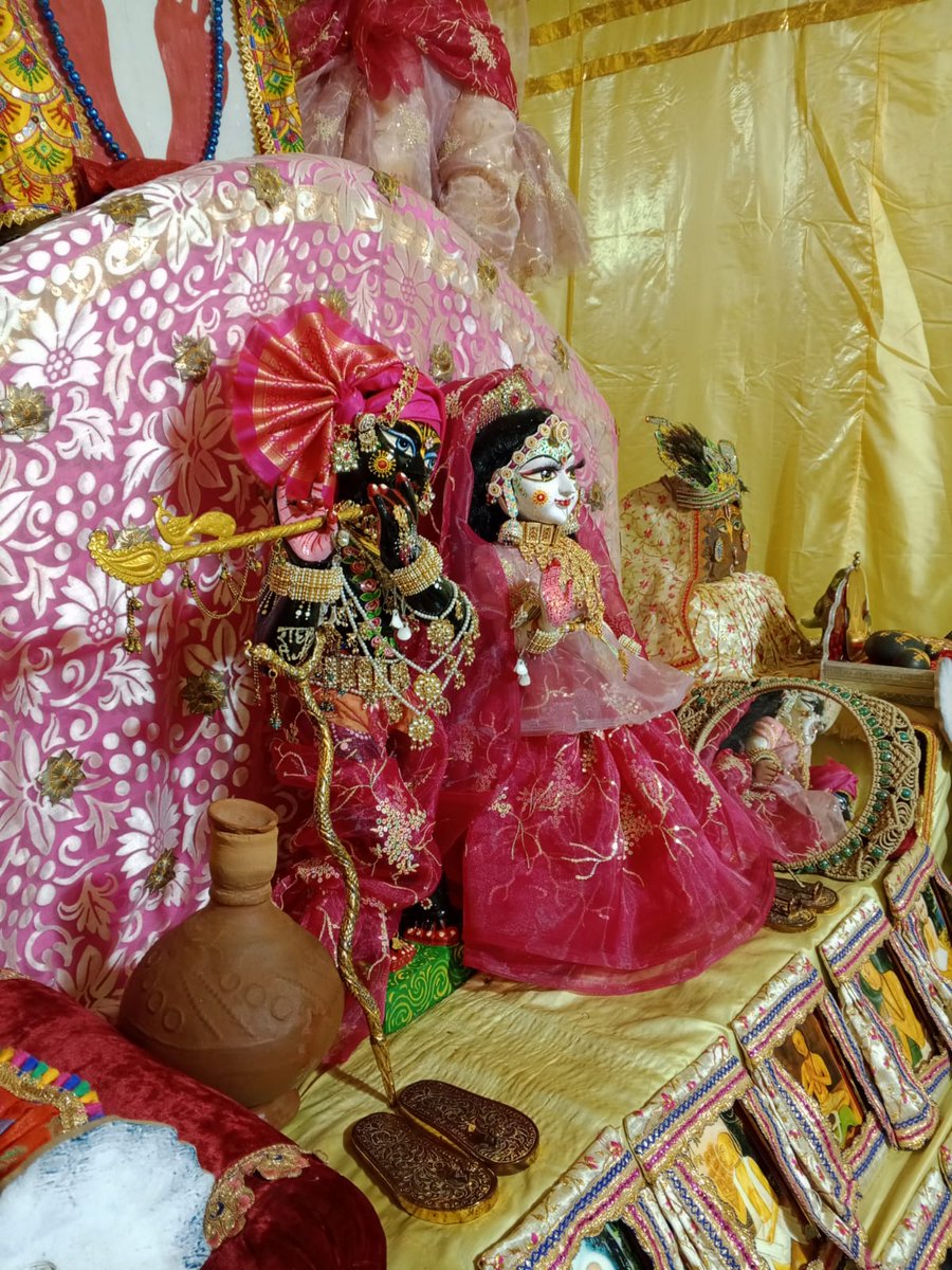 GaurdasJi's tweet photo. Special Darshan   #radhagovinddev #vrindavan #darshan #specialdarshan #ekadashi #shrigaurdasjimaharaj https://t.co/tOFqMFh3NT