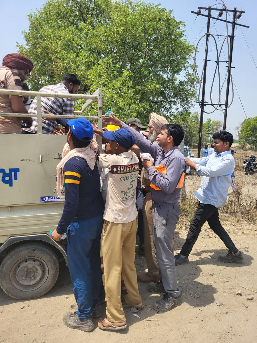 Princeynr777's tweet photo. Real #WelfareByDSS provided in #TrainAccident at Sirhind.
This is true #ServiceForHumanity https://t.co/2TgbkqbVnk