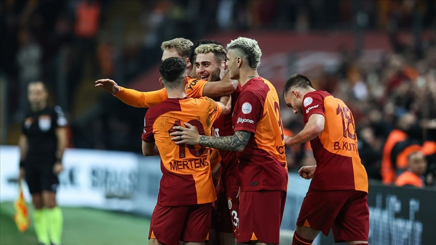 🇹🇷 Galatasaray, gelecek sezon için 5 transfer planlıyor. Sağ bek için Assignon, orta sahaya İlkay Gündoğan, Kovacic veya Fofana, 

⚡️ 10 numara için genç bir isim, yerli alternatif olarak Oğuz Aydın ve İcardi'ye yedek golcü aranıyor.

#GameofBet #Galatarasaray #İcardi #OğuzAydın