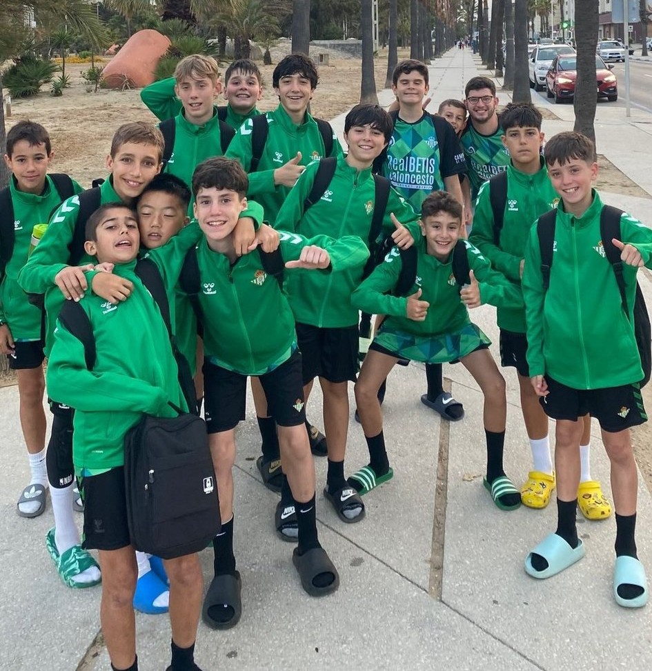 P_BetisBasket's tweet photo. 📣 Día de #BetisBaloncesto
⚔️ @RealBetisBasket 🆚 @FundacionCBG
📅 02/Junio/2024
🏆 3°/4° puesto #CADEBAMM2024
🕙 10:00h
🏟️ La Linea de la Concepción (Cádiz)
📺 https://t.co/W4AHVTbpnQ
#MuchoBetis #HayFuturo #GradaBetisBasket #ElBetisTambiénEsBaloncesto
⬜🟩⬜🟩⬜🟩⬜🟩⬜🟩⬜🟩⬜ https://t.co/wQA1xNR3RW