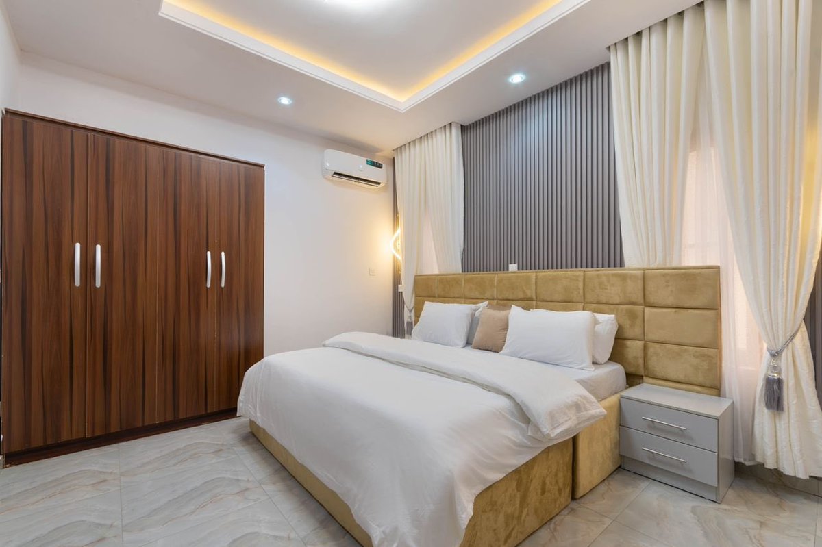 YanfeHomes's tweet photo. 2 bedroom luxurious apartments  

Lekki phase 1 

Features: 
Gated and Secured  mini Estate, 
24/7 Power Supply 
Ps5
Serene environment
Free Wi-fi
Snooker 
Netflix / YouTube 
Prime video 
Elevator 
Dstv
En-suite rooms
Daily housekeeping https://t.co/T41uuIyBB4