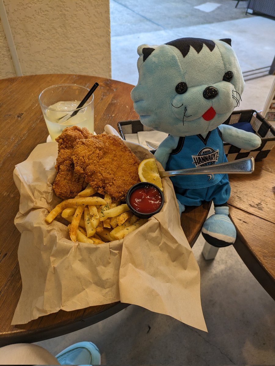 RYZ_BSK's tweet photo. #GREENTERRACE に娘と行ってきました✨
私はおばんざいランチ、娘はポテトとチキンのセット
デザートは2人共カヌレ😊
どれもめっちゃ美味しかった
キャンペーンきっかけで行ってみたけど、ゆっくり過ごせて居心地が良く大満足！！また行きたいな🎶 https://t.co/k9ihfNhGZw