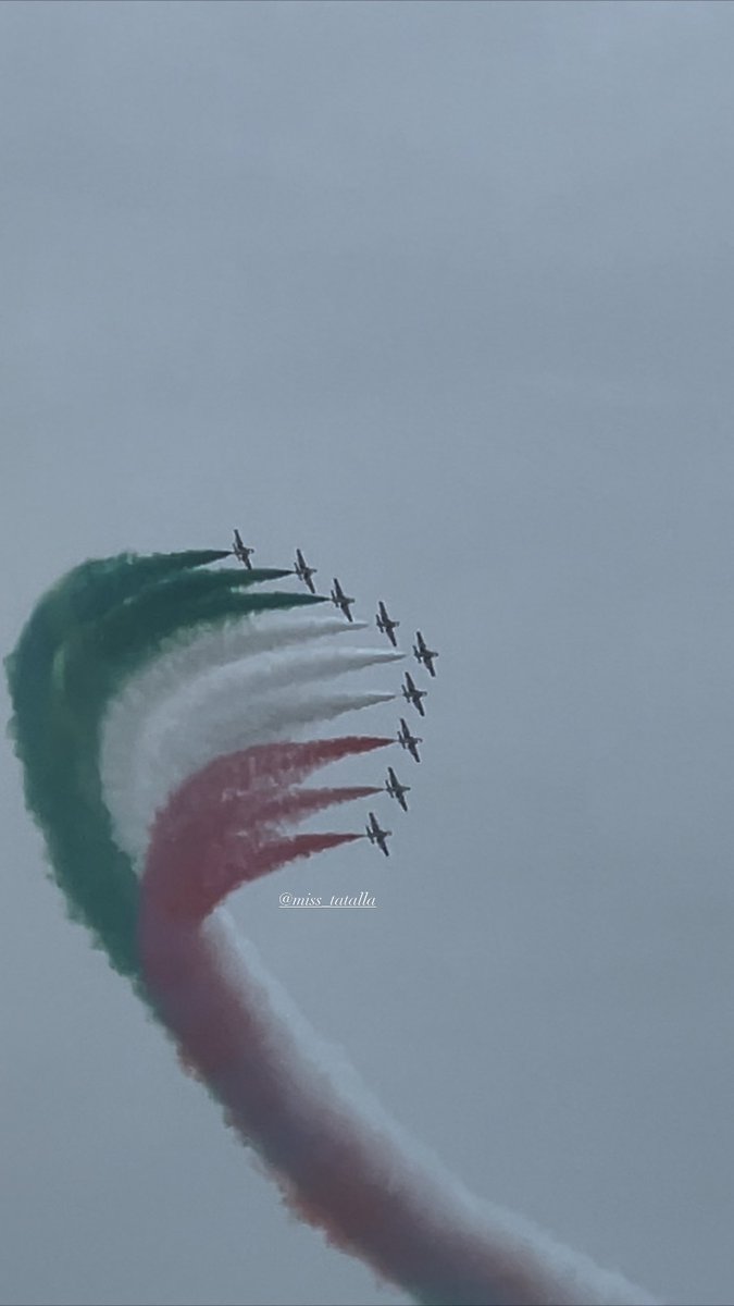 MissTatalla's tweet photo. 2 giugno
Festa della Repubblica 🇮🇹
❤️
❤️
Frecce Tricolori e 
Brigata Sassari ( Dimonios )
❤️
❤️

#FestadellaRepubblica
#2giugno1946 
#Tricolore
#FrecceTricolori 
#BrigataSassari
#Ajo 
#Dimonios
#ForzaParis 
#OrgoglioItaliano https://t.co/aH37Ko3ITE