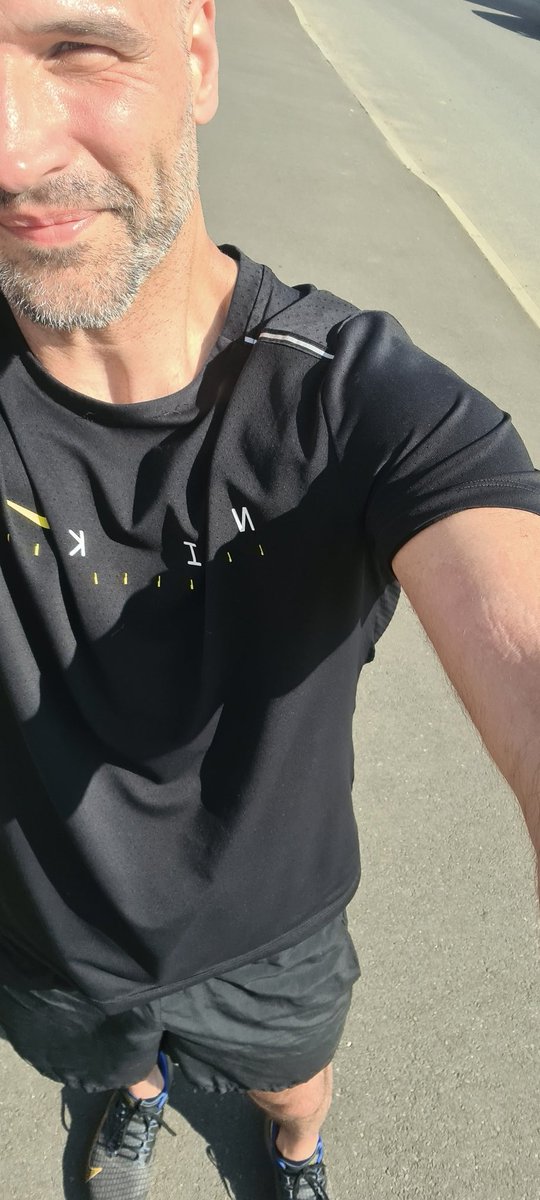 HalilMrT4Real's tweet photo. #EduSundayFunday run done 🏃‍♂️😊

#StopNegotiatingWithYourself https://t.co/KHXl59LEsG