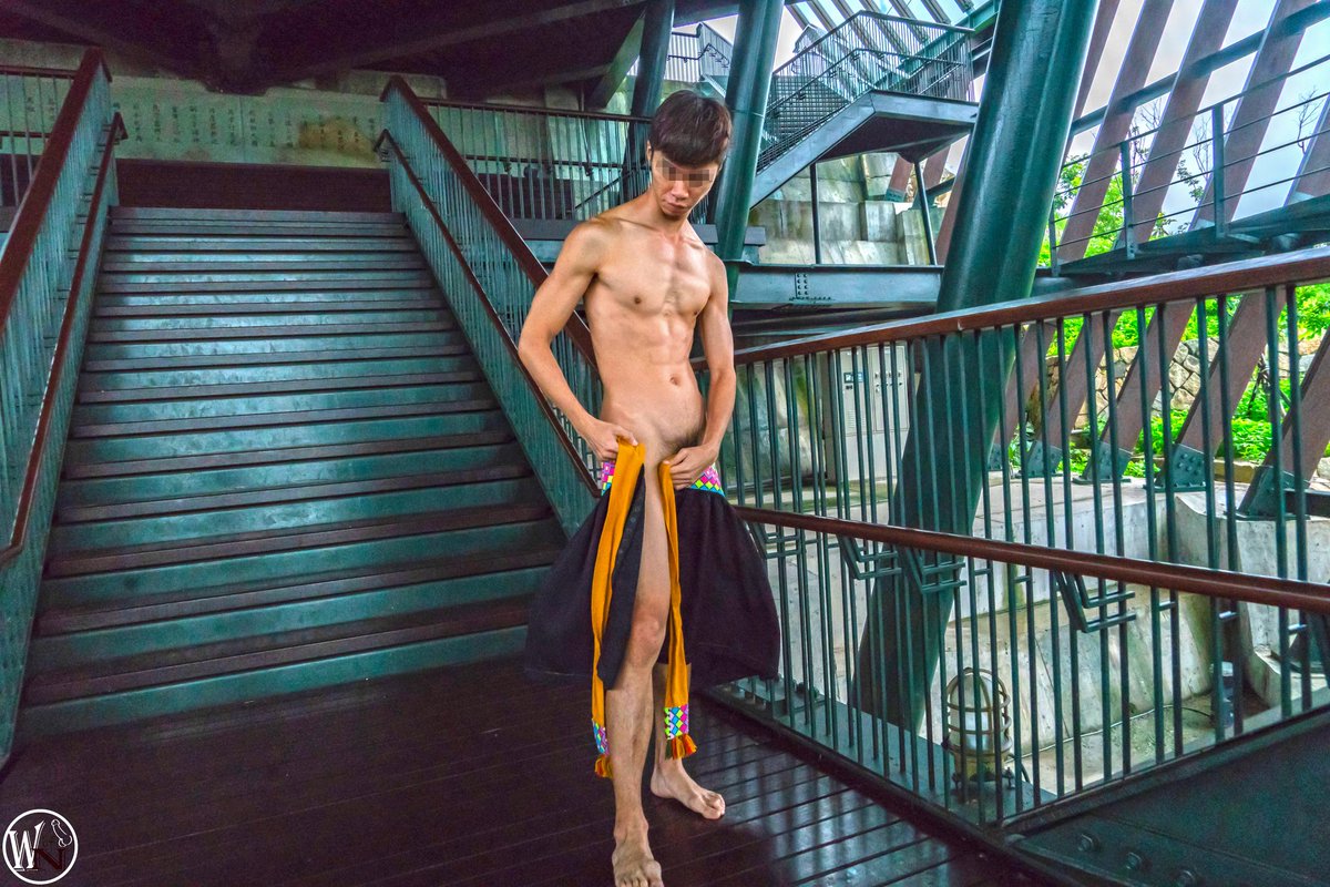 野裸色射 tweet media